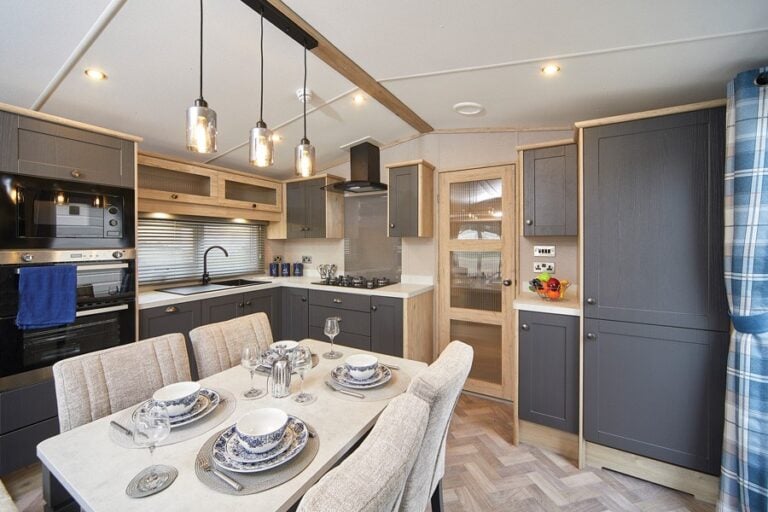 redwood-dining-kitchen-3